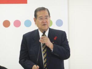 有床診議連で挨拶する野田会長＝23日、自民党本部