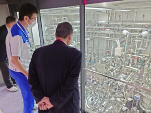 野田たけしKMバイオ視察風景２